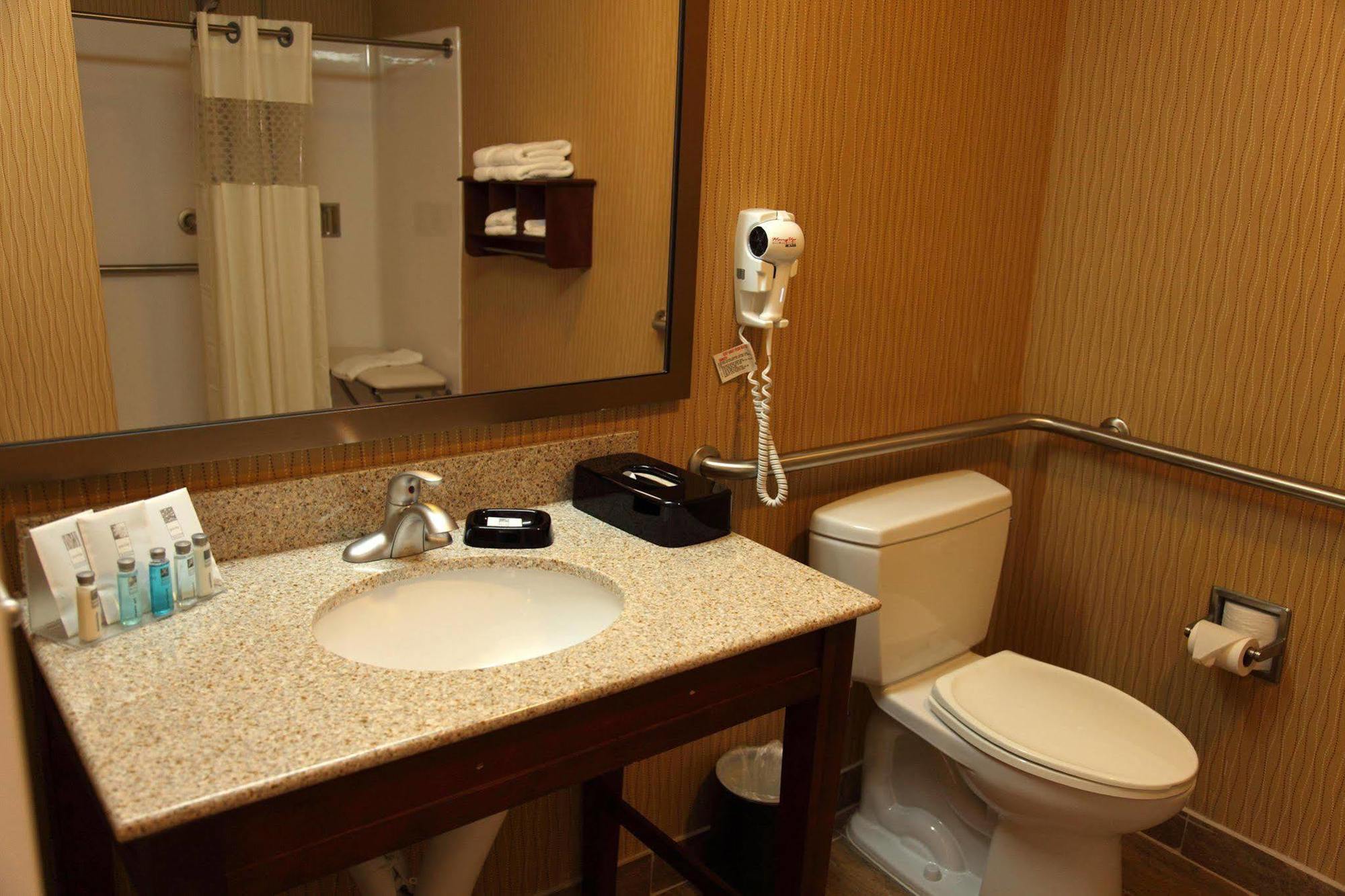Hampton Inn & Suites Bastrop Quarto foto