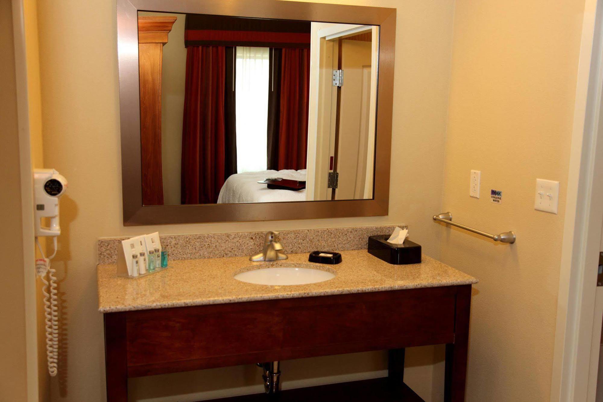 Hampton Inn & Suites Bastrop Quarto foto